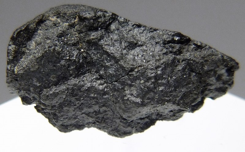 Chwichiya 002 炭素質石質隕石(C3.00-ung) 471 1.90g - 鉱物標本・隕石 