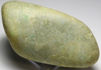 入りコン沢海翡翠 糸魚川ひすい 海石 原石 翡翠 水石 根付 鉱物