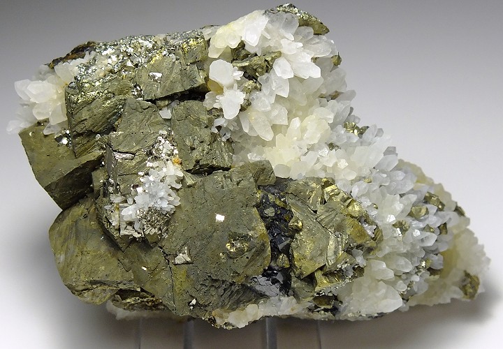黄銅鉱 の商品一覧- 株式会社エヌズミネラル ｜鉱物標本・隕石標本の 