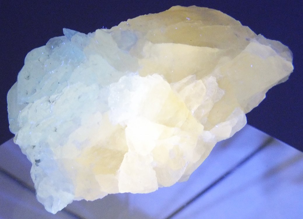 鉱物標本】ミネルバNo.1 青臭 イリノイ産フローライト その1 