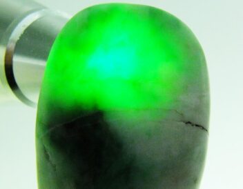 国石ヒスイ翡翠鑑賞石原石宝石パワーストーンオブジェインテリア