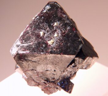 西シベリア産赤銅鉱 荒川鉱山の赤銅鉱 Cuprite from Arakawa