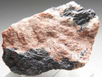 【鉱物標本】ヒボナイト/Hibonite　※レア標本！※ミャンマー 鉱物標本】ヒボナイト/Hibonite ※レア標本！※ミャンマー 鉱物