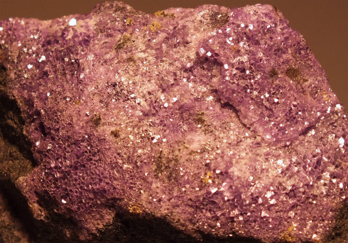 アメス石 15 ロシア - 鉱物標本・隕石標本販売のWeb専門店 エヌズ